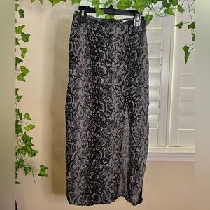Abercrombie & Fitch A&F Snake Print Black and Grey Slit Midi Skirt XXS (24”)